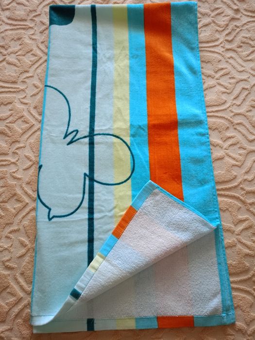 Полотенца новые для лица и тела