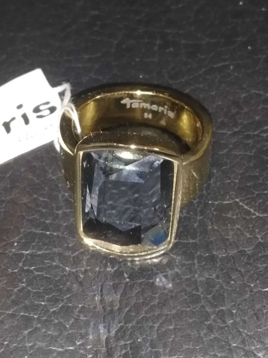 Кольцо новое Tamaris с камнем