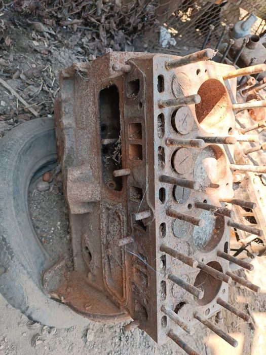 Мотори Газ 24 69 уаз колінвал головка розбераю