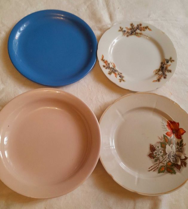 Тарелки для первых и вторых блюд, глубокие и плоские, времен СССР: