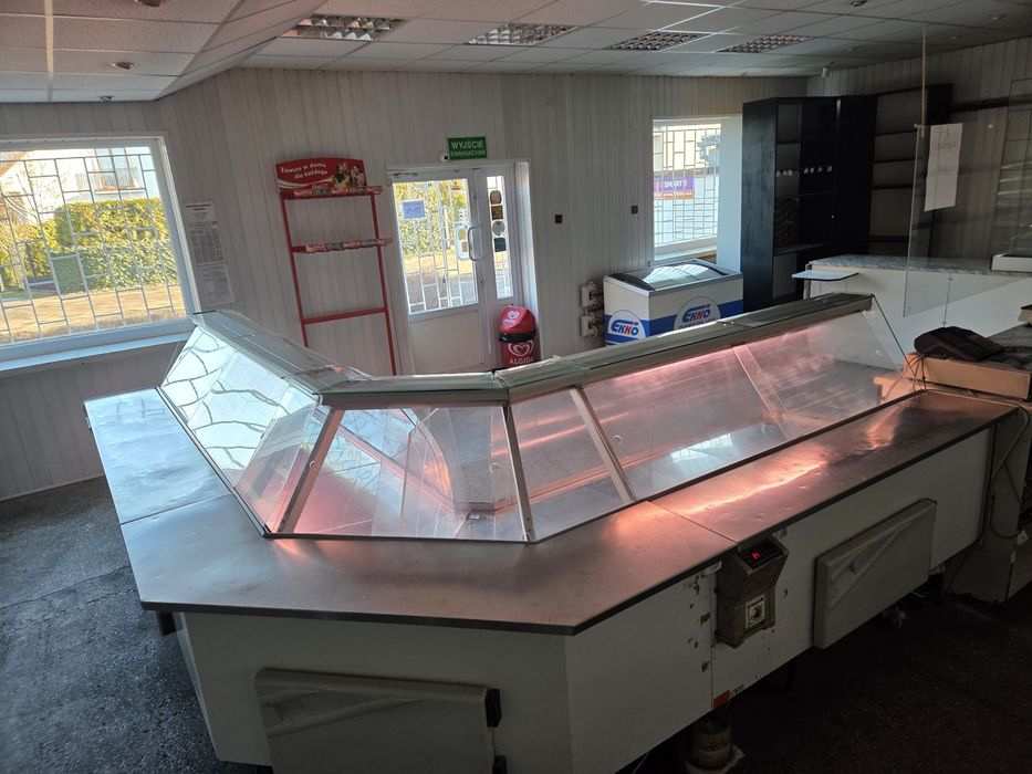 Lada chłodnicza z narożnikiem