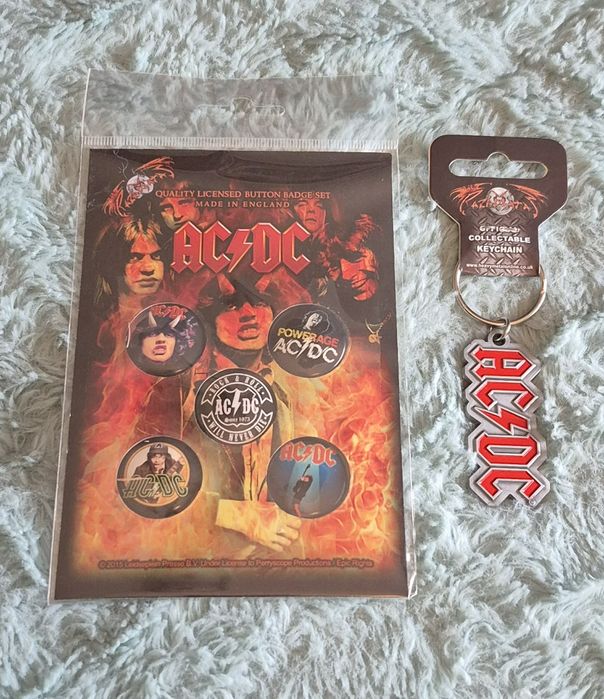 Pack Conjunto de Crachás e Porta-chaves  1/2