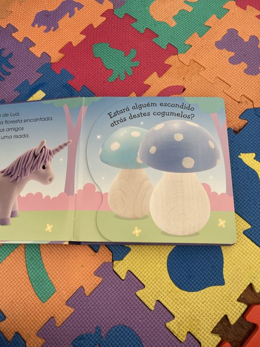 Livro pop-up Cucu! Os unicornios