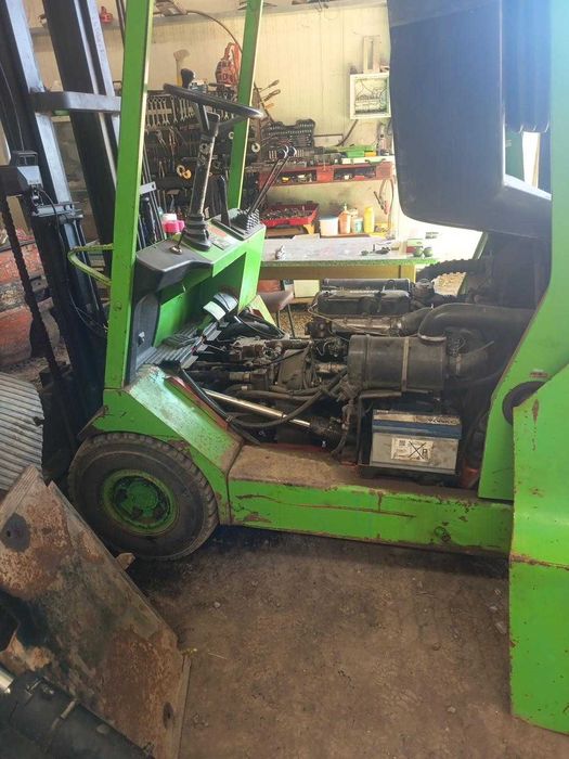 Impilhador Manitou 3 toneladas