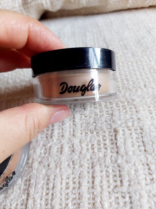 Douglas Mousse makeup