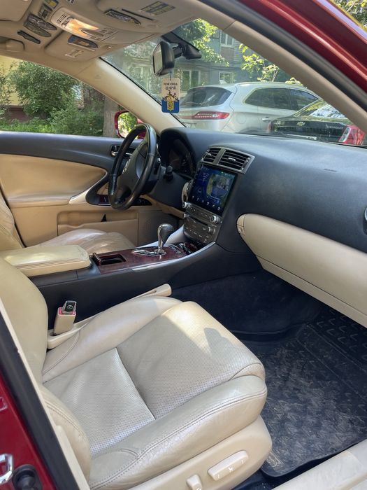 Продам lexus is 250 awd