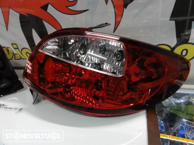 Faróis / farolins traseiros para Peugeot 206 fundo vermelho cristal