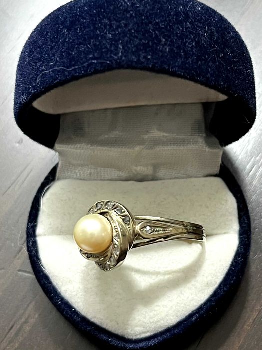 Anel Ouro Branco Com Brilhantes e Perola