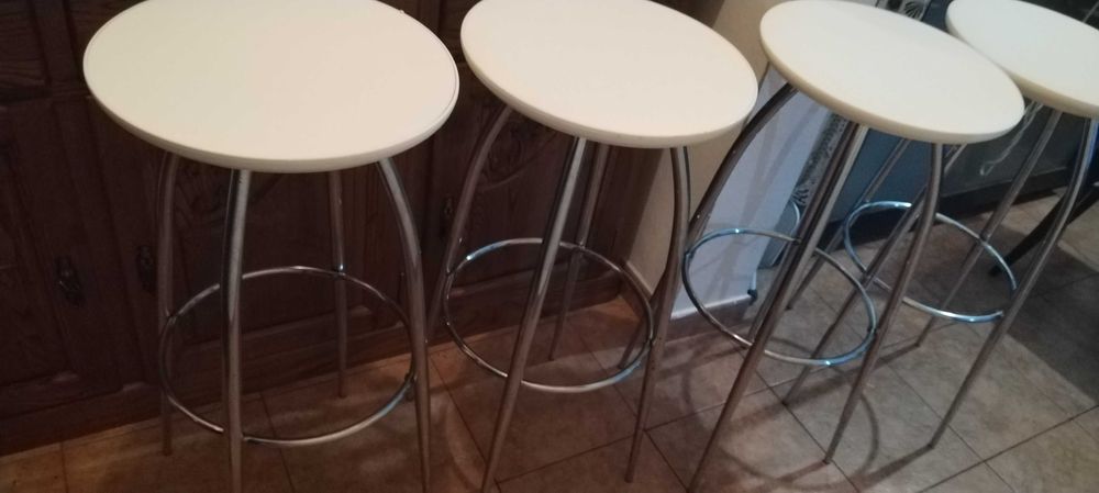 4 Bancos altos (cozinha-balcao)