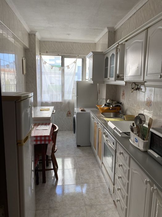 Alugo quarto solteiro/a