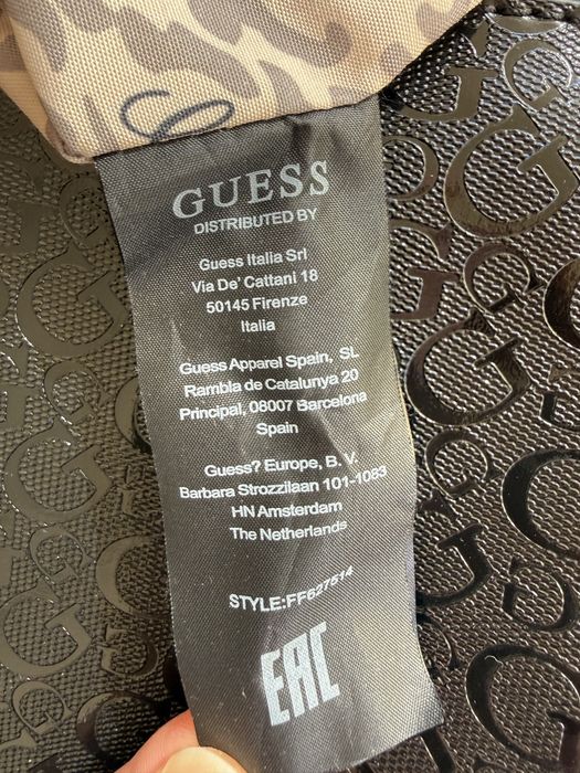 Carteira Guess preta em napa com brilho