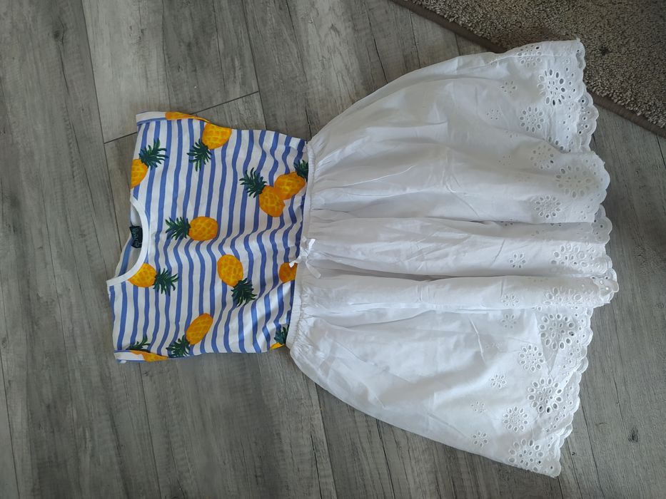 Piękna sukienka 128/134../25zł