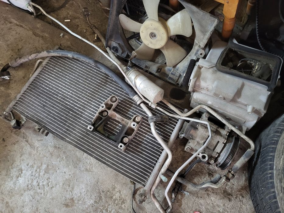 Продам комплект кондиционера мазда 323