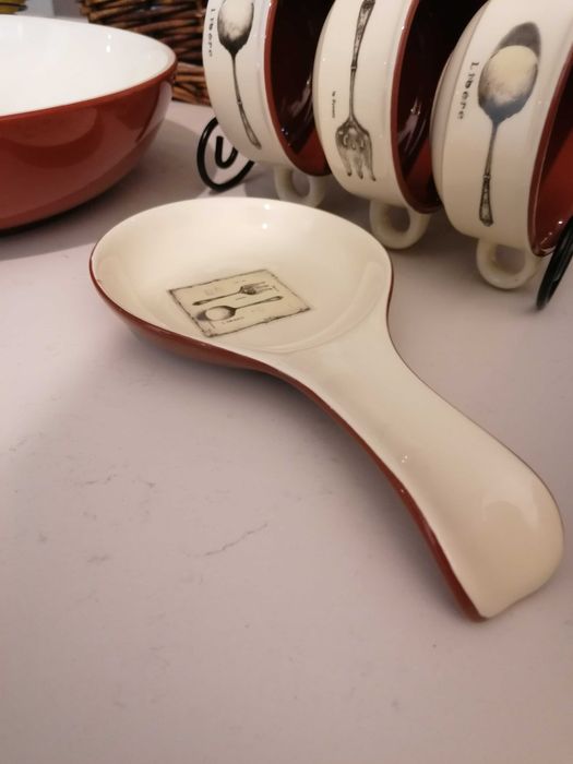 Conjunto de loiça com motivo colher e garfo