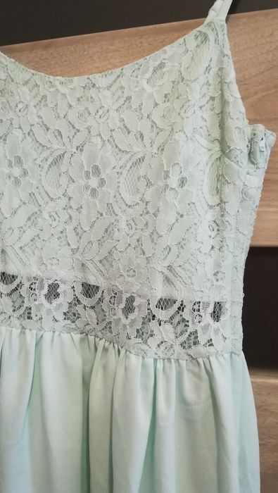 Miętowa sukienka koronkowa