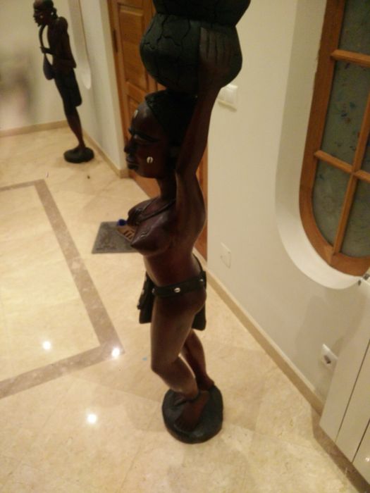Par de esculturas Africana Madeira maciça
