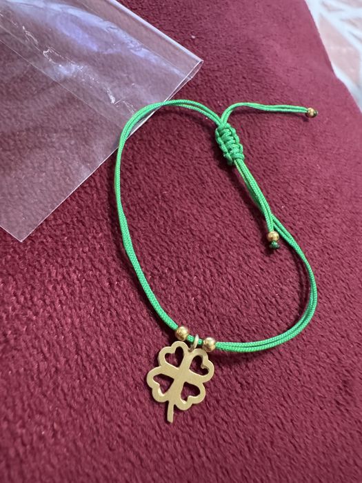 Pulseira verde com prata dourada