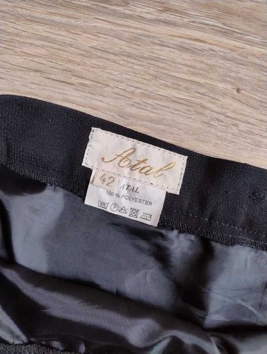 Damska czarna spódnica