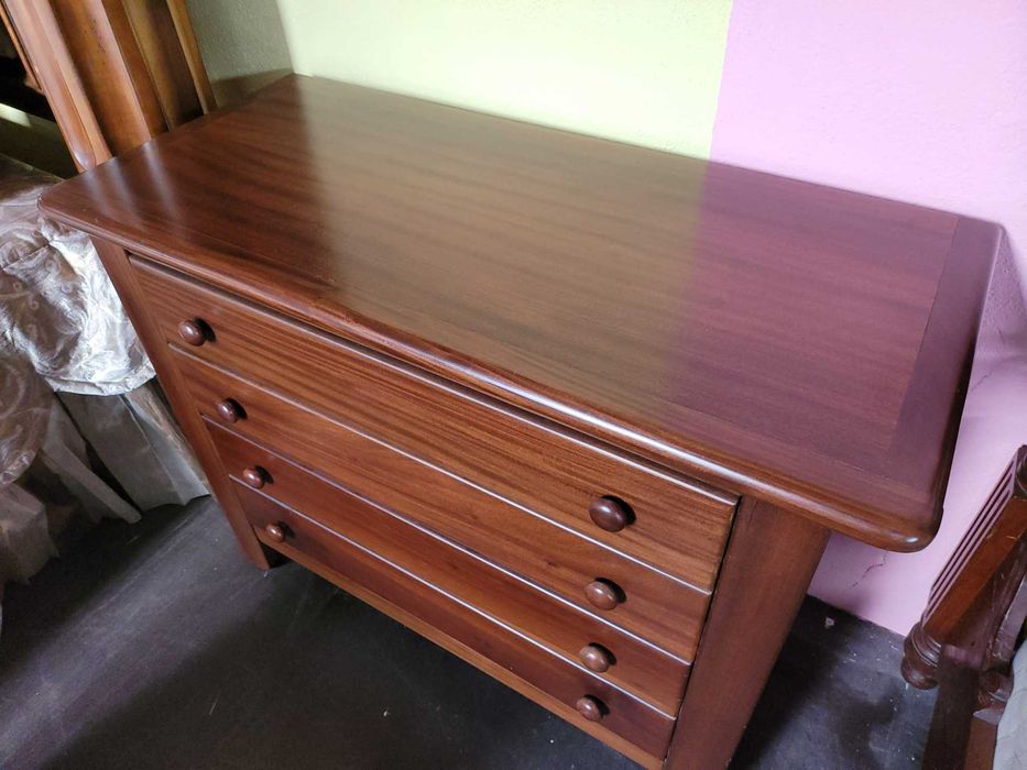Cómoda em madeira com 4 gavetas - óptimo estado