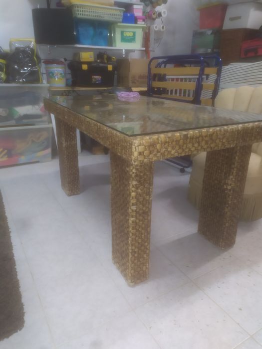 Mesa com tampo de vidro