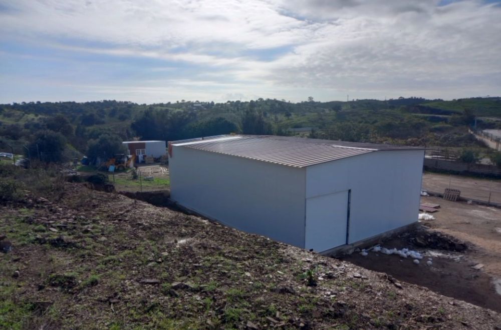 Montagem de telhas térmicas