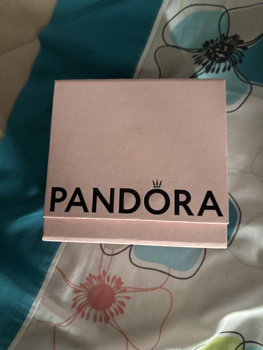 Pulseira da pandora tamanho 17/18  com uma conta