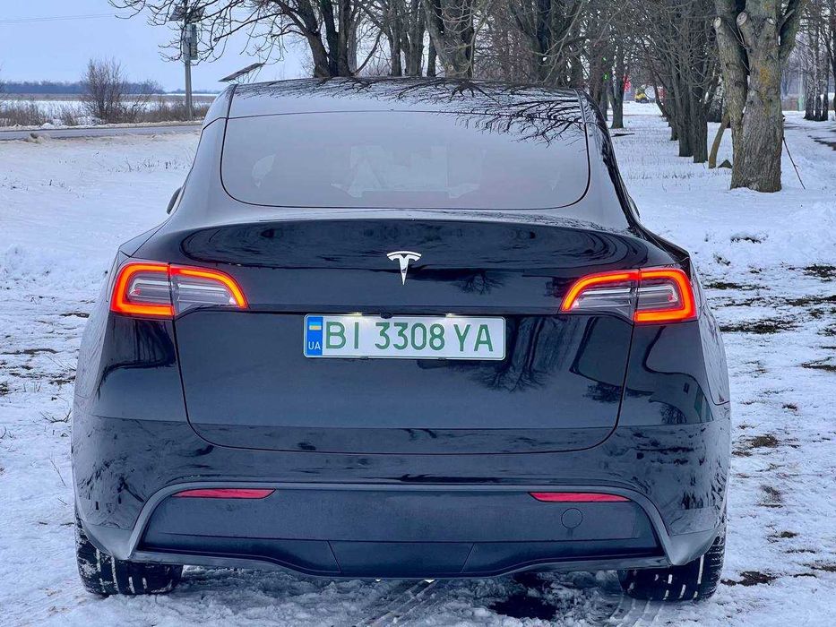 Tesla Model Y 2024
