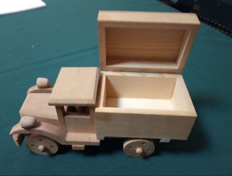Wooden Box Truck Decoration / Like New