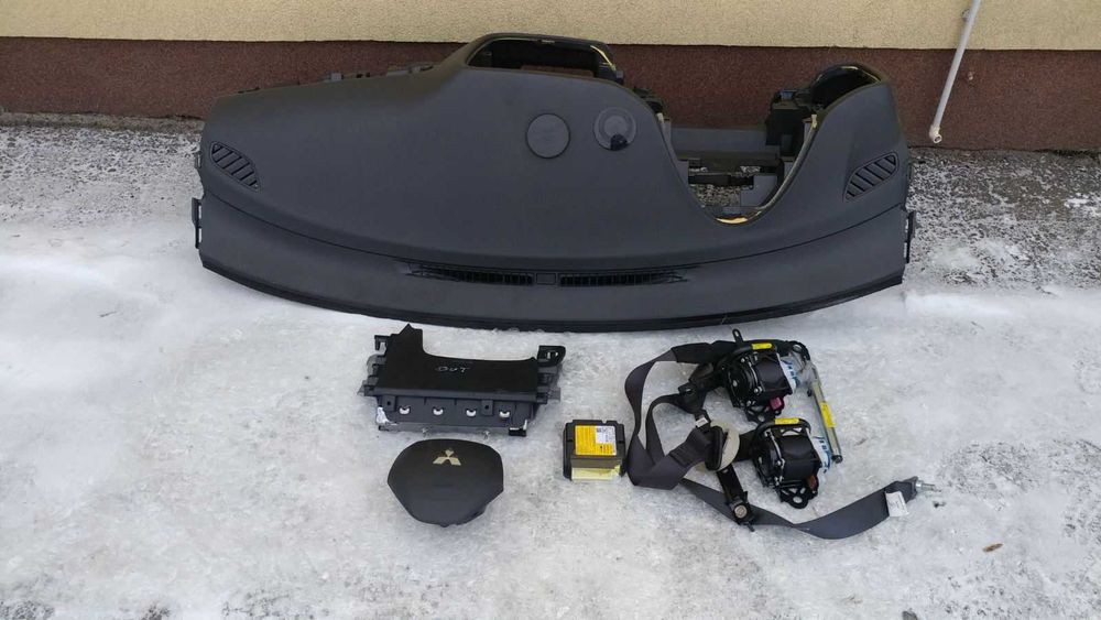 Mitsubishi Outlander 2015-2020 Торпедо приборная панель