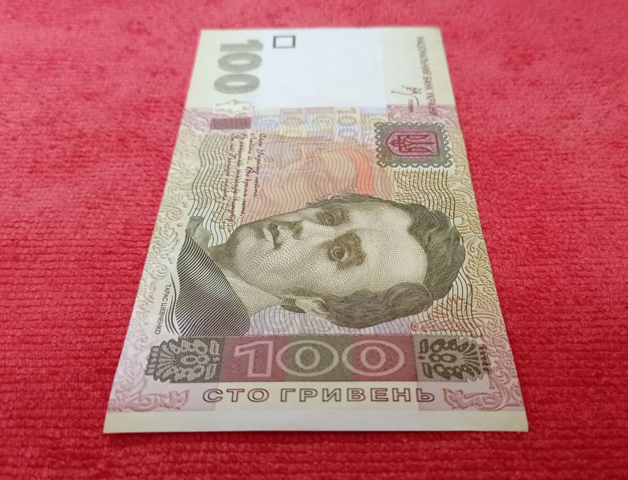 Банкнота купюра гривні 100