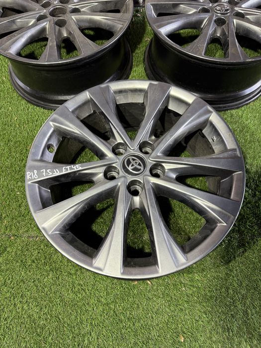 Диски r18 7.5JJ ET45 5x114.3 toyota lexus 3шт