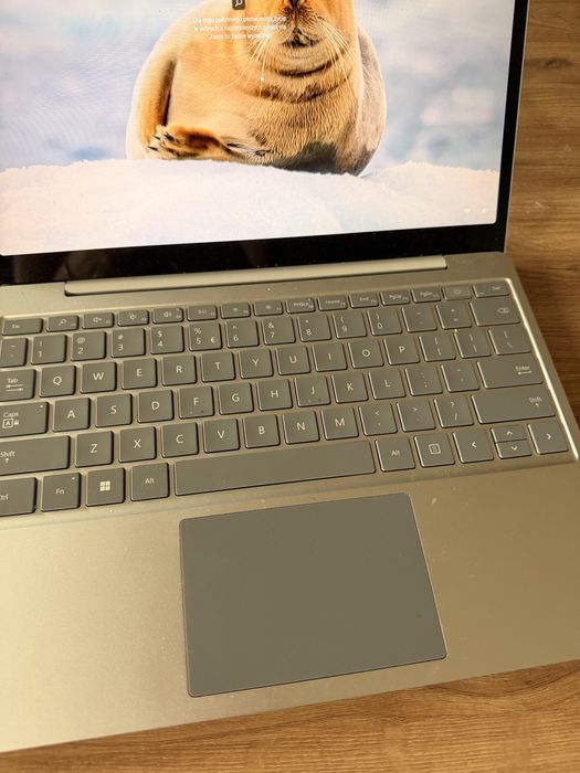 Laptop surface go2 8gb