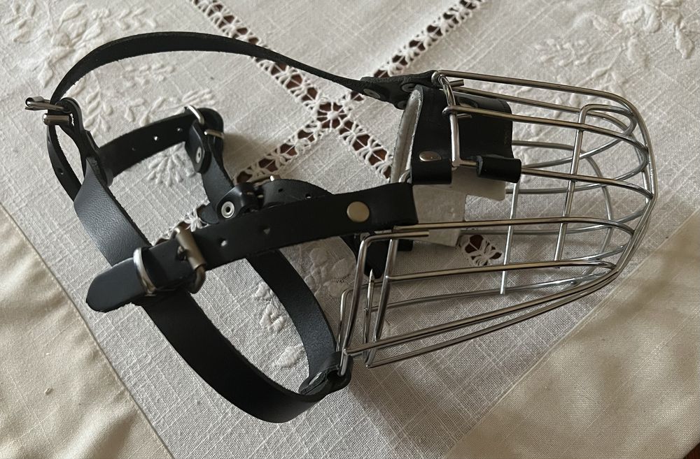 Nowy kaganiec Dino rozmiar 4 np dla duzego Spaniela