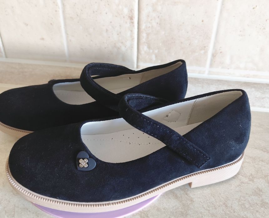 Замшеві туфлі для дівчинки 34 розмір