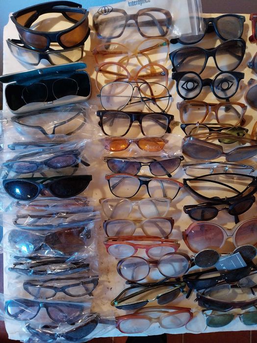 coleção de cerca de 100 óculos do século XX, com algumas relíquias