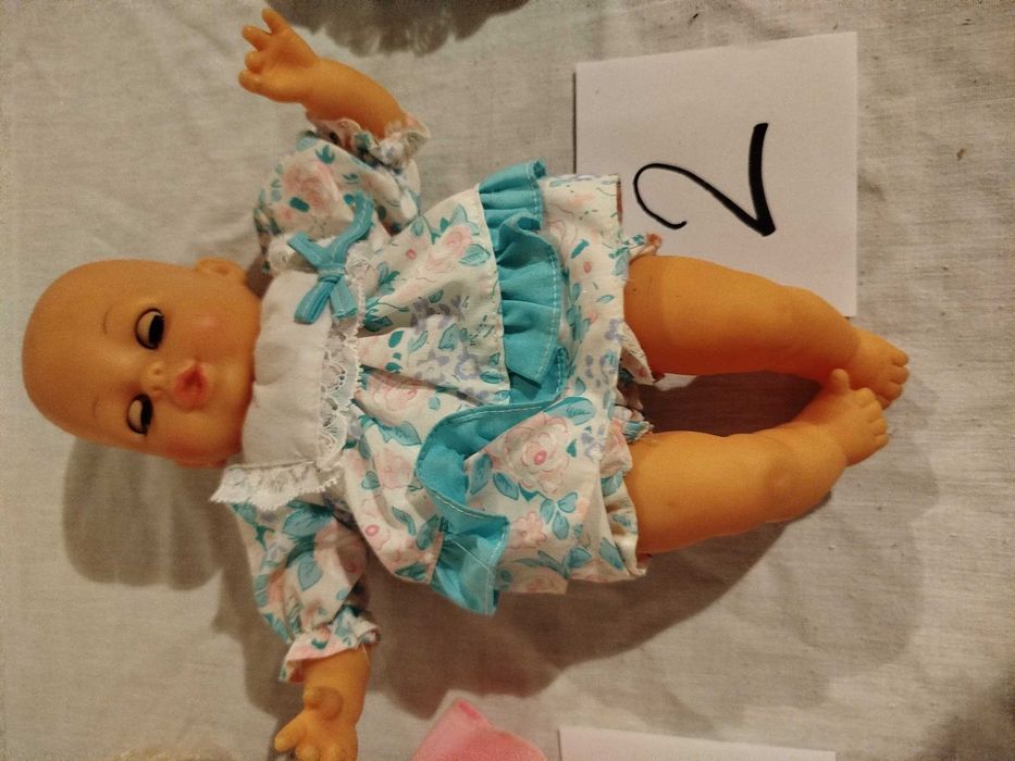 bonecas barbies e varios bonecos
