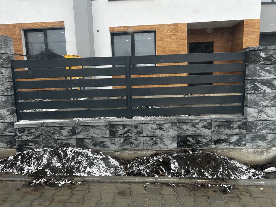 Монтаж парканів огорож