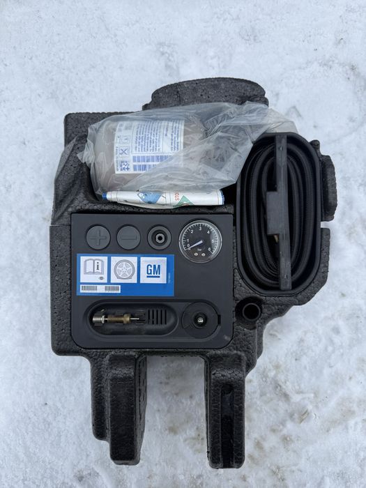 Оригінальний штатний компресор для підкачки шин Опель Зафіра Б