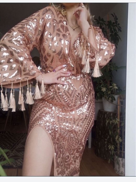 Boohoo cekinowa sukienka midi frędzlAmi L 40 xl 42 złota