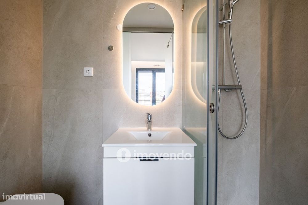 Apartamento T1+1, semi-novo, em Coimbra