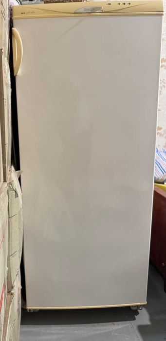 Продам морозильну камеру snaige