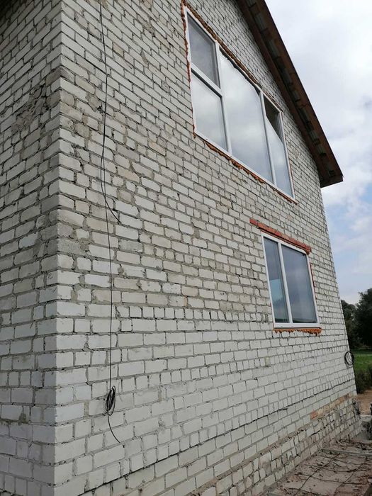 Продається будинок з власною водоймою