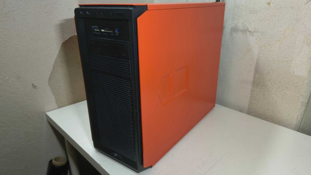 Obudowa Corsair Graphite Series 230T Windowed – Rebel Orange