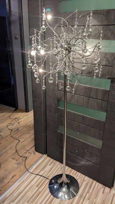 Lampa sufitowa i lampa stojąca, kryształki