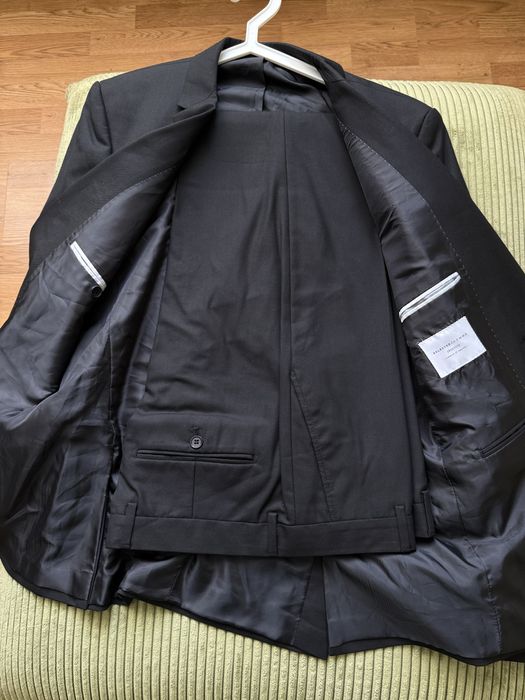 Нові піджаки та чоловічі костюми