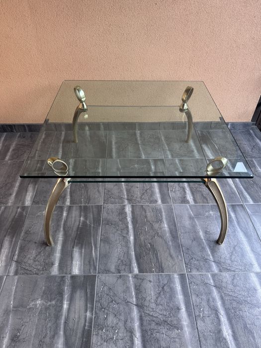 Стікляний журнальний столик