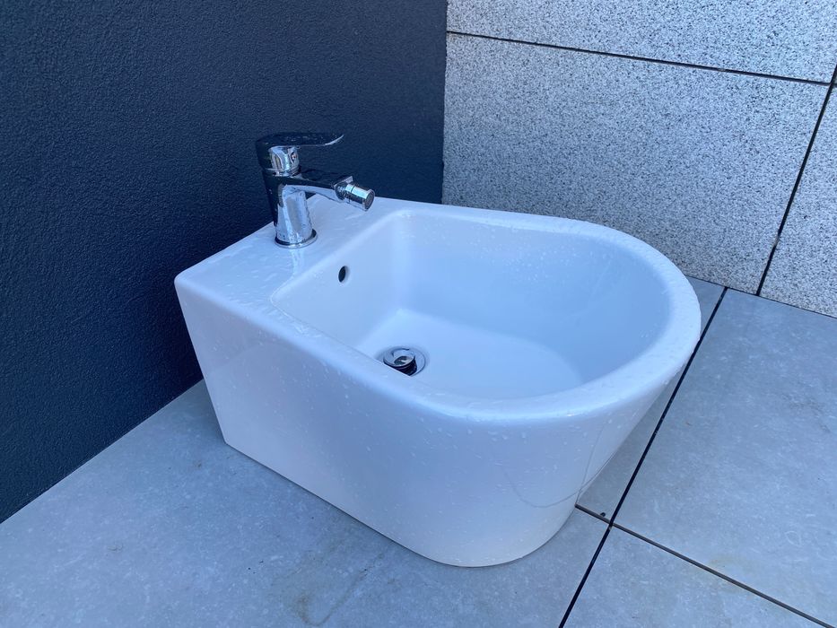 Bidé suspenso Sanitana com torneira AQG – Como novo