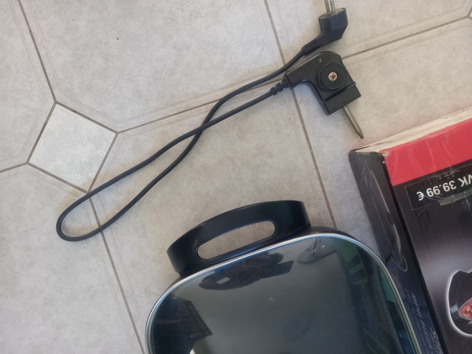 Электрическая сковородка для пиццы 28х28 см б/у