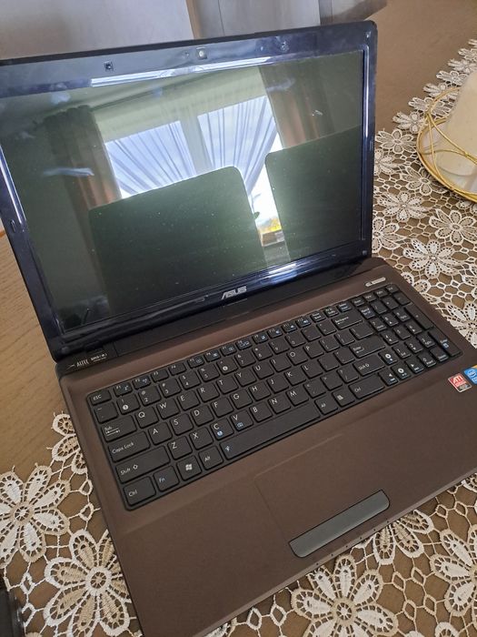 Laptop firma ASUS