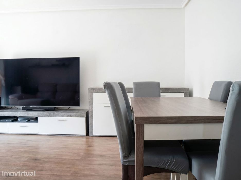 T2 com garagem, varanda e ar condicionado em Alhos Vedros